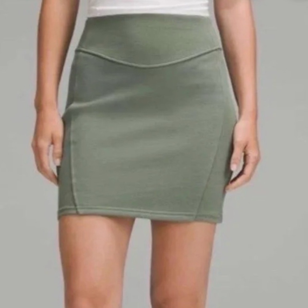 🎉 NWT! Lululemon Scuba High-Rise Mini Skirt, Grey Eucalyptus, Size L!